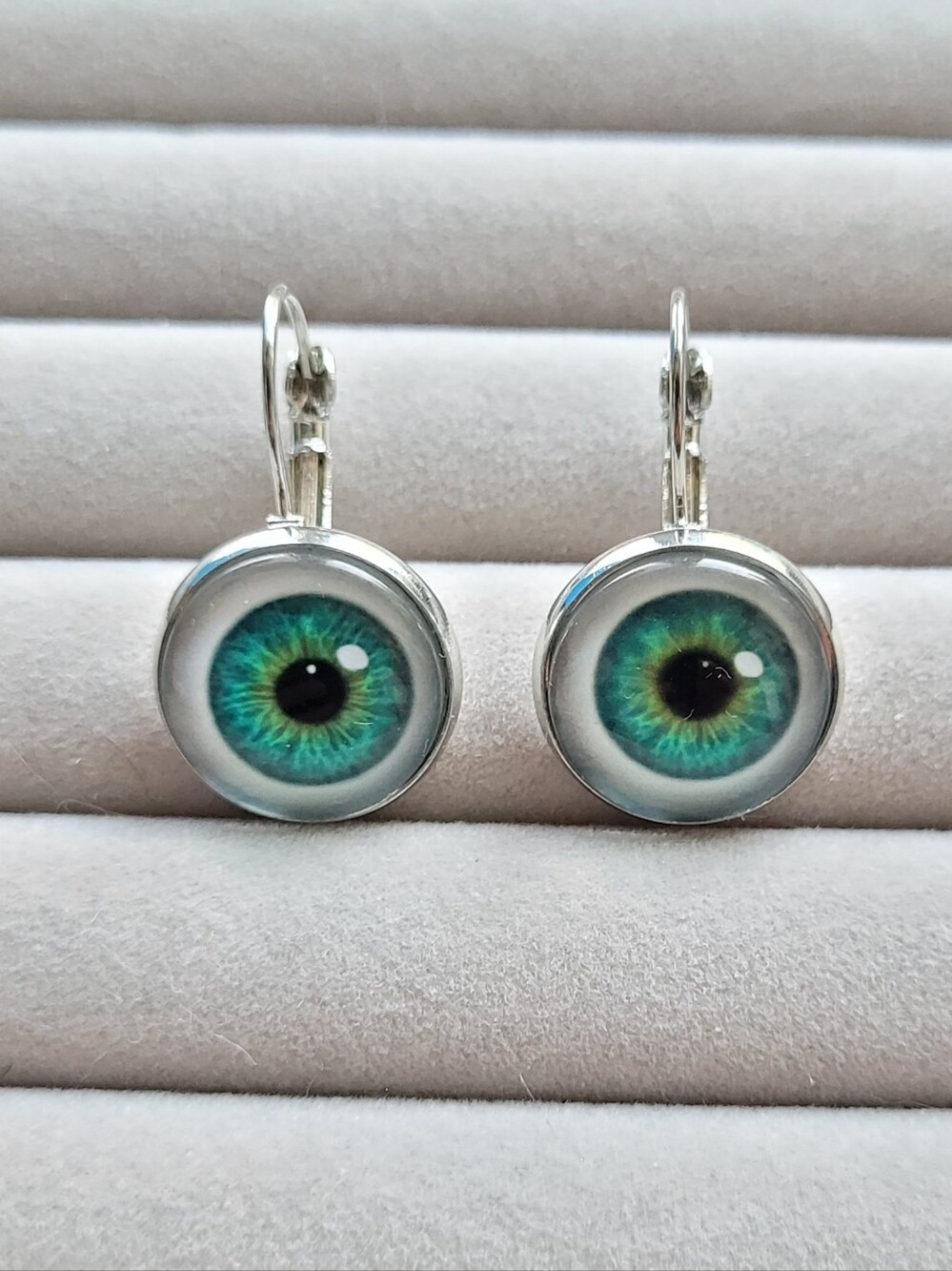 Green Eyeball Glass Drop Earrings - Women Jewelry NWOT Halloween   Spooky